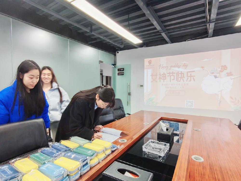 情暖妇女节 关怀显担当 ——我司开展三八妇女节礼品发放活动